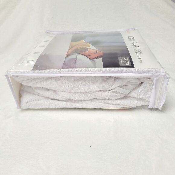 Bob's Furniture Goof Proof Fitted Queen Size Mattress Protector Antimicrobial Ne - Picture 4 of 6